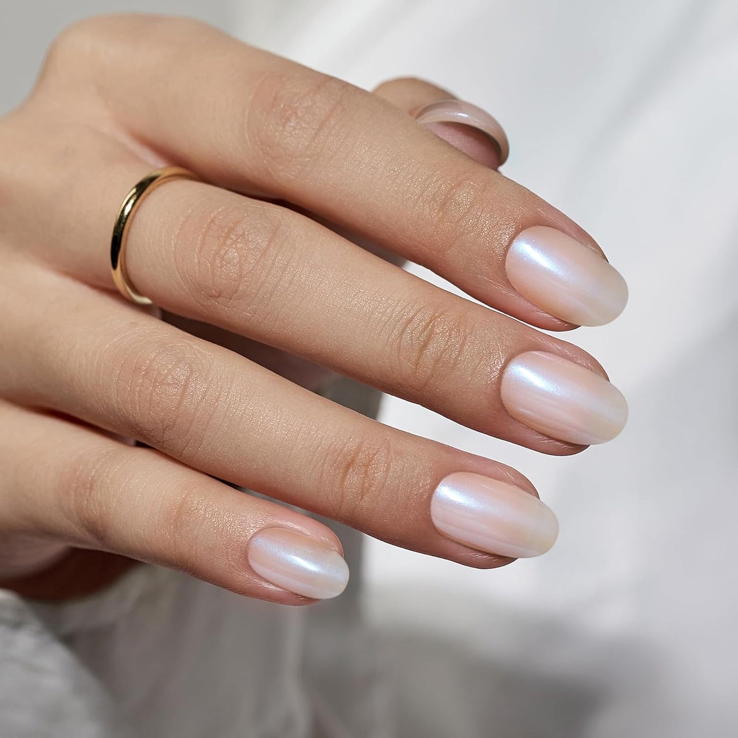 BTArtbox Press On Nails Short - Soft Gel Chrome Press on Nails Short Oval Nails Fake Nail with Nail Glue, Fit Perfectly, Reusable Glue On Nails in 16 Sizes, Chrome Pearl